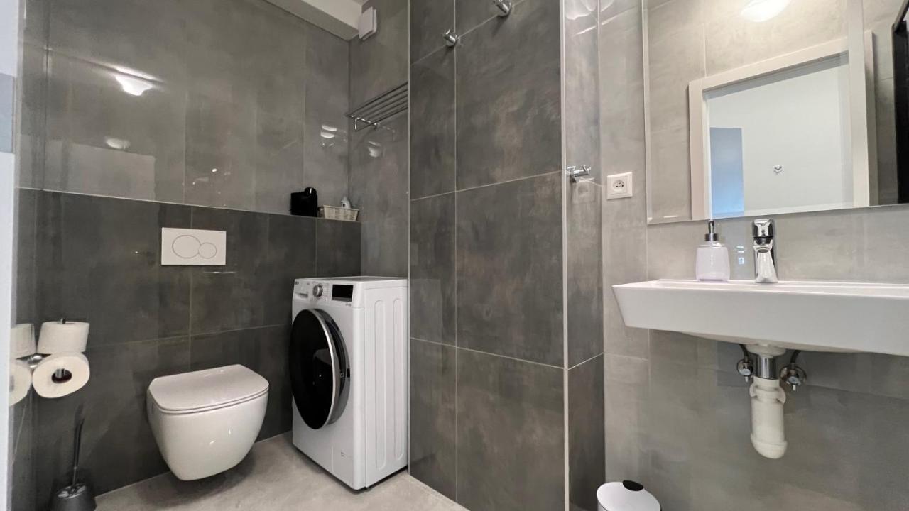 Air Conditioned 1 Room Apartment Vienna Gate, 2 ブラチスラヴァ エクステリア 写真